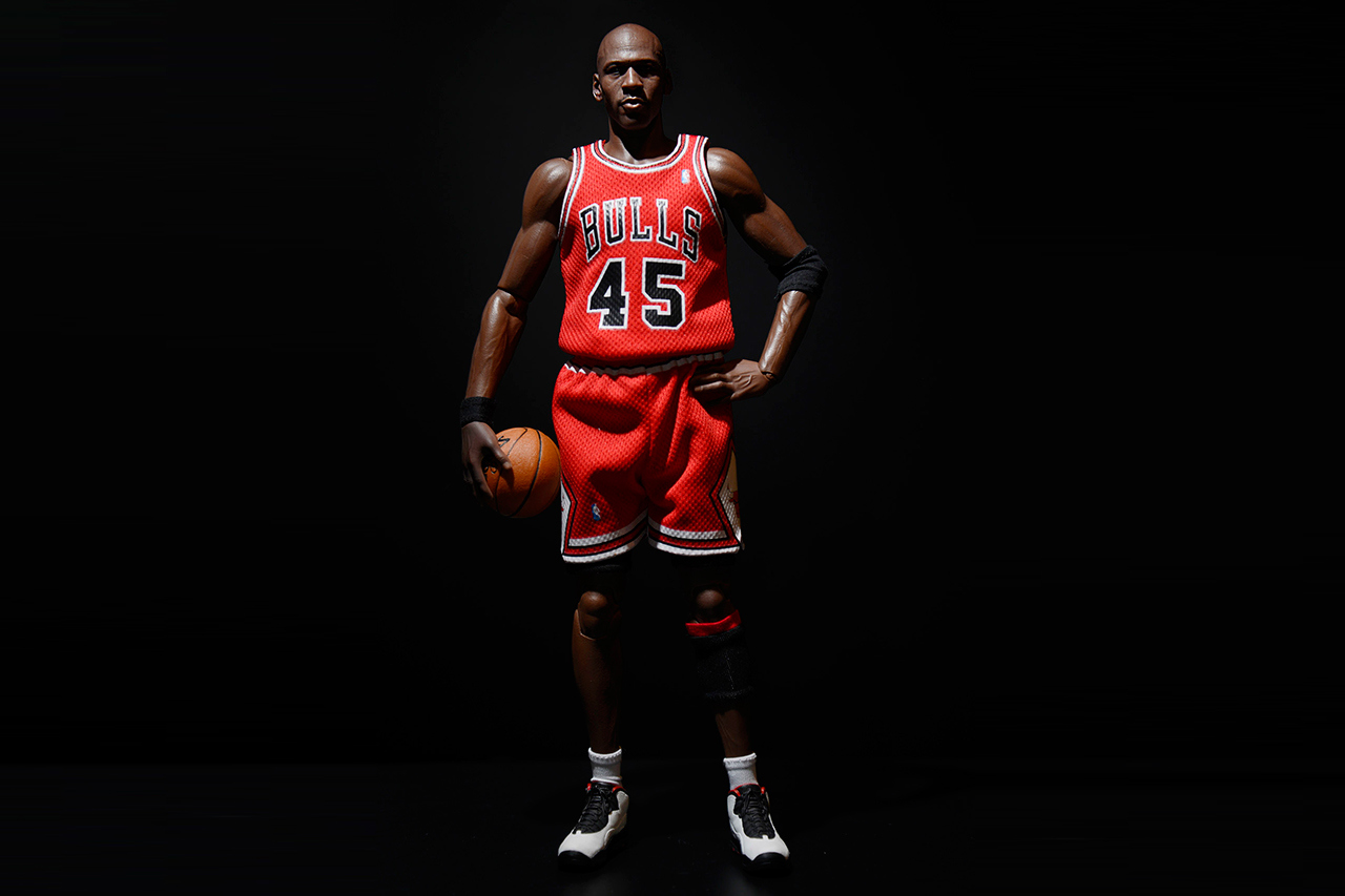 1-6-limited-edition-real-masterpiece-michael-jordan-series-1-im-back-by-enterbay-2